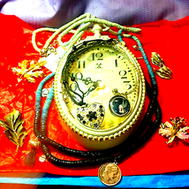 Old timey clock and vintage jewelry lot - £59.45 GBP