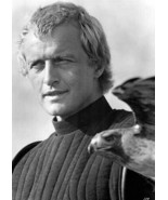 Rutger Hauer poses with hawk for 1984 Ladyhawke movie 5x7 inch photo - £4.50 GBP