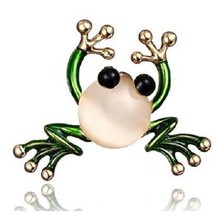 Stunning Diamonte Gold Plated Vintage Look Frog Christmas Brooch Cake PIN C10 - £10.73 GBP