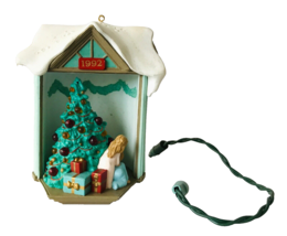 Hallmark Look It&#39;s Santa Christmas Ornament Donna Lee Signed Magic Light 1992 - £8.37 GBP