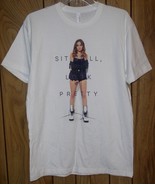 DAYA Concert Tour T Shirt Vintage 2017 Sit Still Look Pretty Size Medium - $737.87 MXN