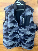 Champion Men&#39;s High Pile Reversible Fleece Vest in Camo Ammo X-Large - $540.23 MXN