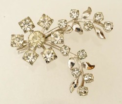 Vintage Costume Jewelry Clear Rhinestone Flower Floral Spray Brooch Pin - £15.69 GBP