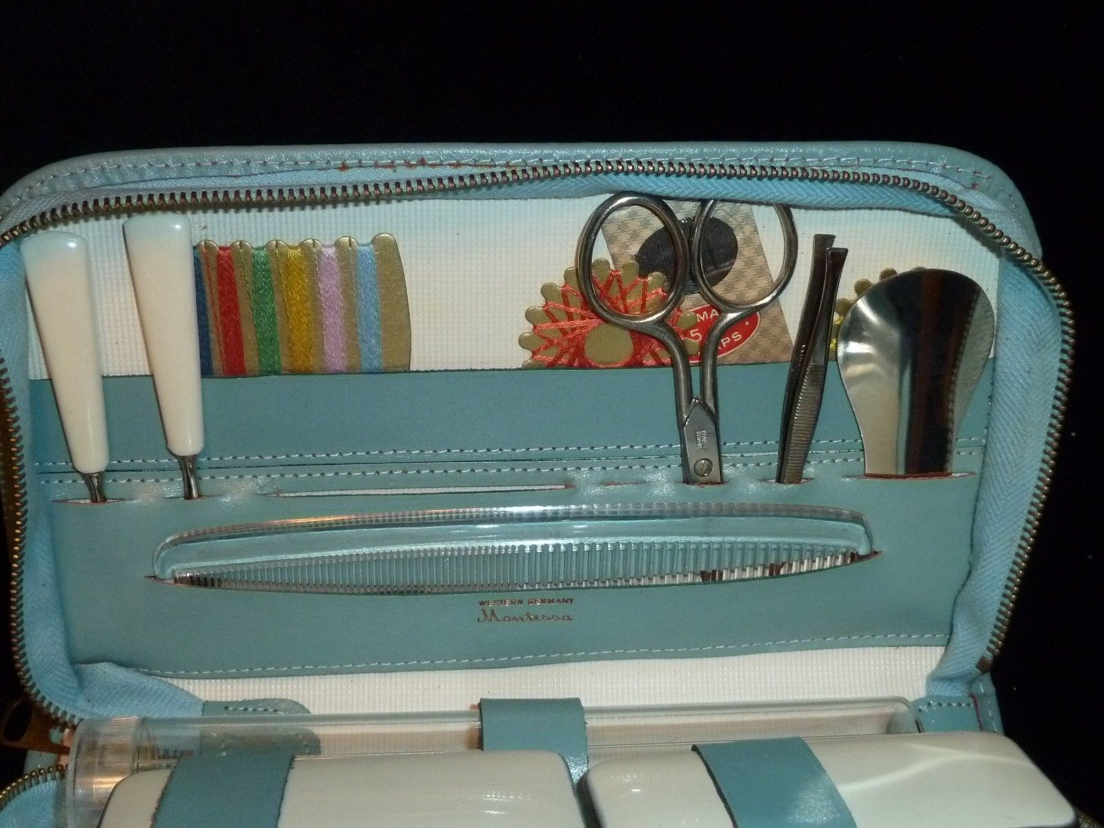 VINTAGE WEST WESTERN GERMANY MANTESSA TRAVEL TOILETRY COSMETICS GROOMING KIT SET Item image 3