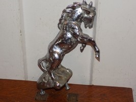 Vintage Rearing Horse Mustang, Bronco Cast Metal Hood Ornament - $2,196.38 MXN