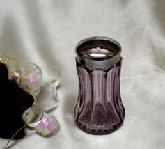845 Antique Violet Amethyst Vertical Rib Salt Shaker - £6.39 GBP