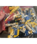 LEGO Sets Mini Figures Police Race Car Space Ship Rafts Motorcycle 3 Whe... - €25,00 EUR