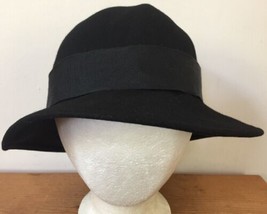 Vtg Black Felted Soft Body Wide Rimmed Hipster Hat Ribbon One Size Fits Most 24&quot; - £23.53 GBP