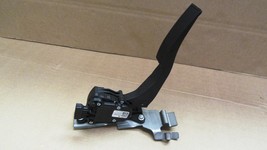 OEM 17-18 Chevy Express GMC Savana Van 2500 3500 Accelerator Gas Pedal Assembly - £47.18 GBP