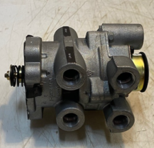 Bendix T-5005182-A Foot Brake Valve Parallel Port Configuration 3/8-18 NPT - $223.99