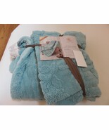 Cedar and Rose Tufted Plush Aqua Floral leaf Throw blanket NWT - $39.32 CAD