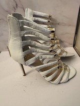 vince camuto White With Gold Heels  - $249.94 MXN