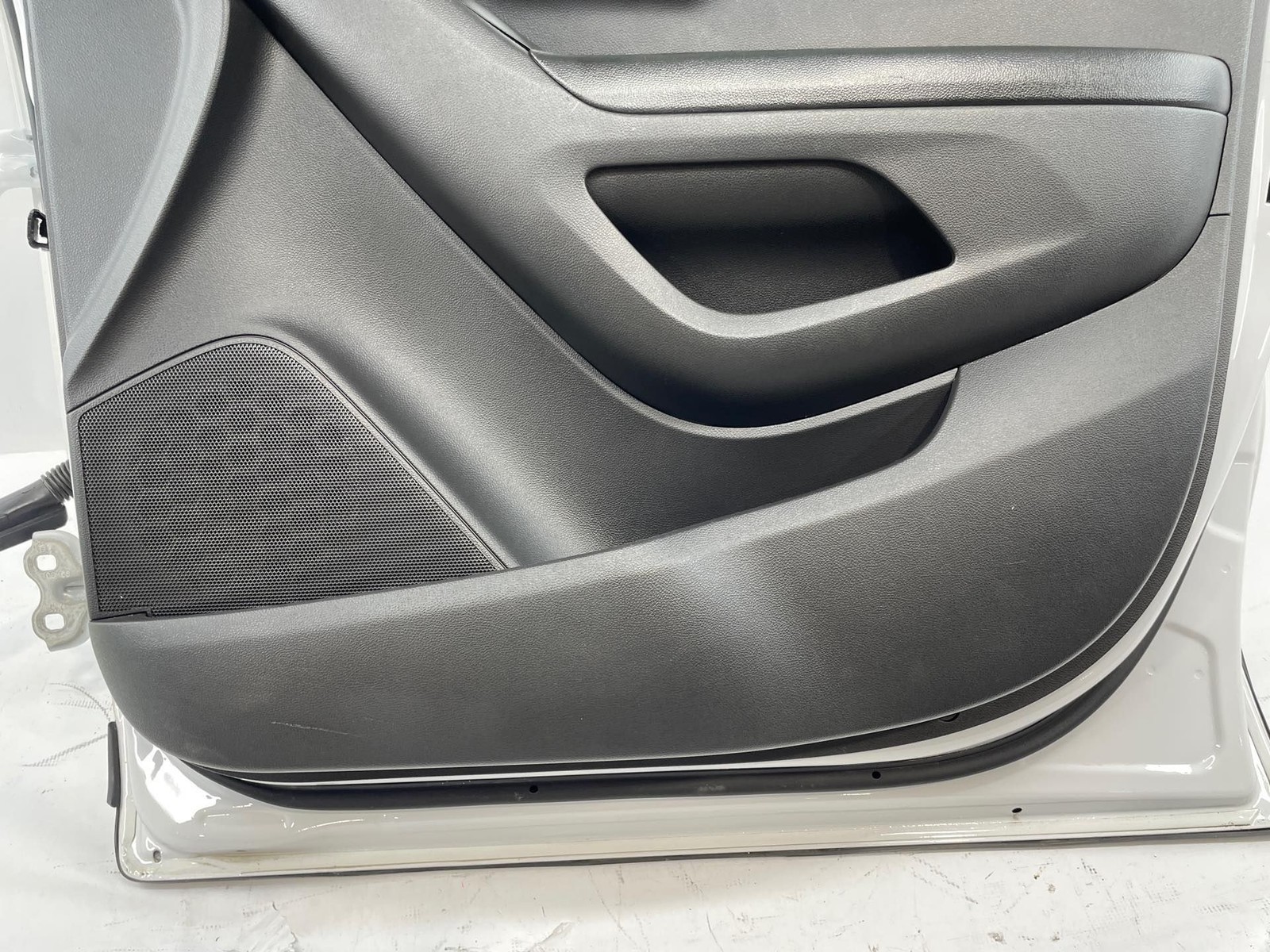 2013-2022 Chevy Trax LS RH Passenger Front Door Assembly W/ Glass & Panel White Item image 13