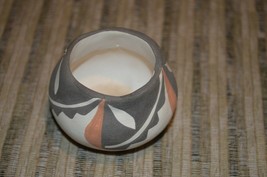 Native American mini vase by S Jojola,Isleta, NM - £31.47 GBP