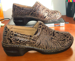 BOC Born Concept Womens Brown Peggy Tooled Leather Clogs Shoes BC6630 Size 9.5 M - £14.87 GBP