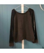 Umgee moss green sweatshirt with velvet sleeves women’s size M - $512.68 MXN