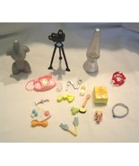Vintage Barbie Style Accessories Lot of 25 Camera Manniquin Lava Lamp Ph... - £19.80 GBP