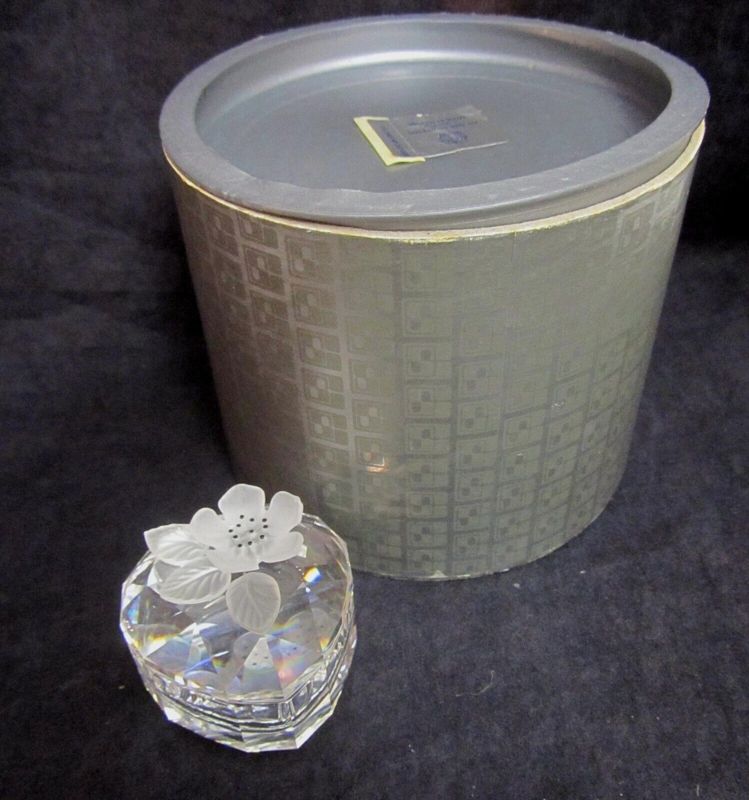 Swarovski Crystal Heart Shaped Flower Trinket Treasure Box 7465 052 Vintage - $79.15