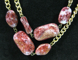 Rusty Red GLASS Mock STONE Beads Necklace Vintage Speckled Goldtone Chain 42&quot; - £10.35 GBP