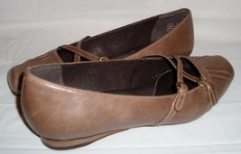 Clarks Artisan Taupe Brown Criss Cross Mary Jane 8 Active Air Slip On Flat Shoes - $31.64