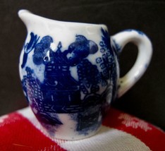 Vintage Miniature Blue Willow Pitcher Japan 1 1/2&quot; tall Birds Pagoda Garden - £7.96 GBP