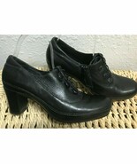 Clarks Ladies zippered bootie Black comfort heels 7.5M - $24.90