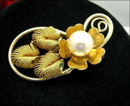 Faux Pearl Metal Mesh Flower Pin Vintage Brooch Spring Goldtone Curl 1 7/8&quot; - £8.78 GBP