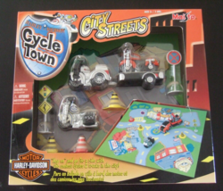 New Maisto HARLEY-DAVIDSON Cycle Town City Streets Playset Silver Tow Vehicle - £24.78 GBP
