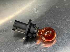 2008-2013 cadillac cts headlight turn signal light bulb socket 12V/24W - $19.87