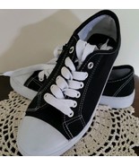 Bobbie Brooks Brand ~ Ladie&#39;s Size 6 ~ Black &amp; White ~ Lace Up Casual Sn... - $432.02 MXN
