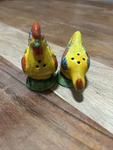 VINTAGE 1950&#39;S HAND PAINTED CERAMIC CHICKEN SALT &amp; PEPPER SHAKERS - JAPAN - $8.00