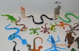 Lot of 20 1-2&quot; Small Plastic rubber Animals insects - £11.71 GBP