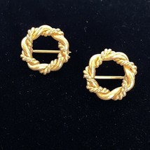 Vintage W Mark Round Twist Wire Wreaths Gold Tone Pair Of Brooches 3/4in - $29.95