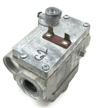 EATON V-974-6 4.0 HVAC Delayed Action Gas Valve in/out 1/2&quot; used #G2 - £62.52 GBP