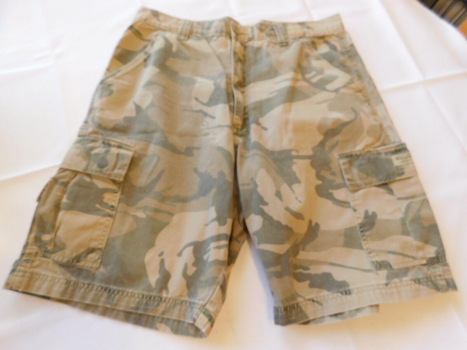 Wrangler Men&#39;s Cargo Shorts Casual Walking Short Camo Size see measurements - $12.86