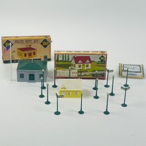 Plasticville USA HO Scale Police Dept. Kit &amp; Miniature House &amp; 9 Street ... - £15.10 GBP