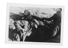 Vintage WWII Military Photo, Military Men US Soldiers Digging In Field 4x6 - £7.06 GBP