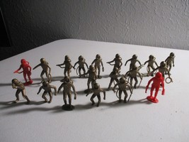 19 Vintage 1950&#39;s 60&#39;s MPC Marx Plastic Spacemen Astronauts Lunar Lot Br... - $46.27