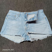 Levi 501 Shorts Women 32 Blue Button Fly Bermuda Mid Rise Cut Off - $326.06 MXN