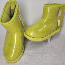 SIZE 6 - UGG Classic Clear Yellow / Green Boots - 1112386K Waterproof - $445.24 MXN