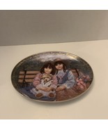 Vintage BRADFORD EXCHANGE Sisters Share Springtime Hope Collector&#39;s Plat... - $378.38 MXN