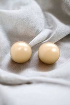 Faux Pearl Button Screw Back Earrings Vtg Classic Round Cream Jewelry Fashion  - $8.50