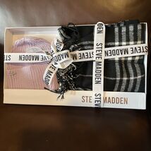 Steve Madden Woman’s Hat and Scarf Gift Set Lavender and Black and White... - $1,246.80 MXN
