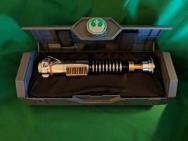 Luke Skywalker Legacy Lightsaber Hilt Disneyland Star Wars Galaxy&#39;s Edge-Sealed! - £196.01 GBP
