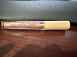 NEW Revolution Metallic Lip Gloss Nudes Collection Bustier Soft Rosy Nude - $139.21 MXN