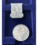 Vintage Set Of 2 Collectible Pins In Honour Of High Mountain Marathon FCW - $19.94 CAD