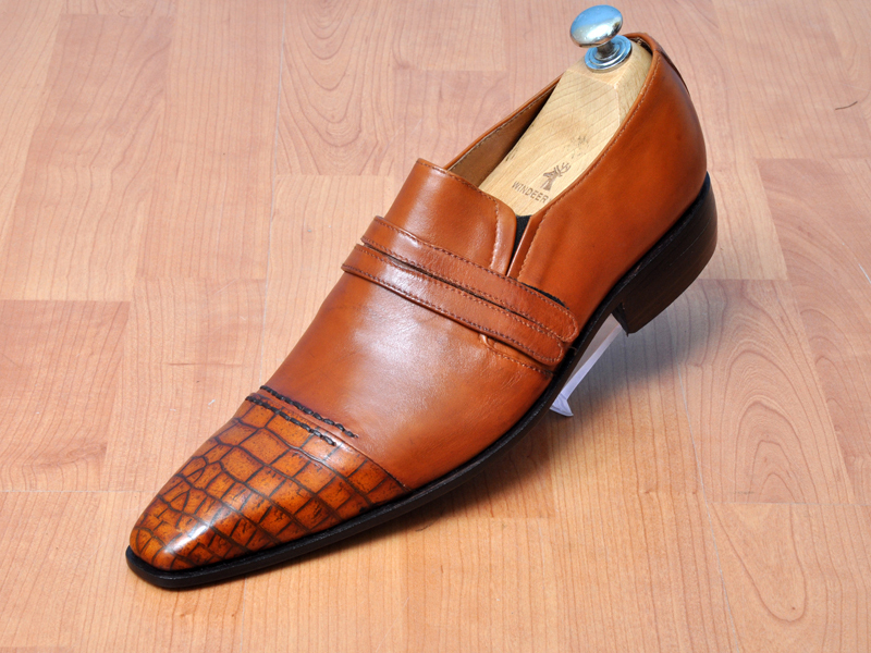 New Handmade mens leather moccasins, Mens formal brown slip-on leather shoes