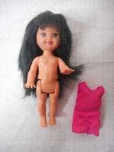1994 Mattel Barbie Doll 4&quot; Black Hair Kelly w Pink Jumpsuit - £7.74 GBP