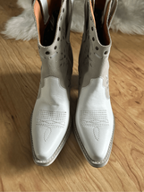 Dingo white cowboy cowgirl boots size 7 over the ankle booties western - $108.90