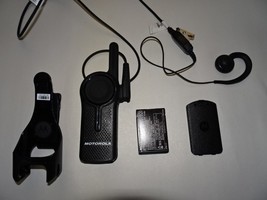 Motorola DLR1060 Two-Way Radio with BT90 Battery, Holster, Charger &amp; Ear... - $1,487.81 MXN
